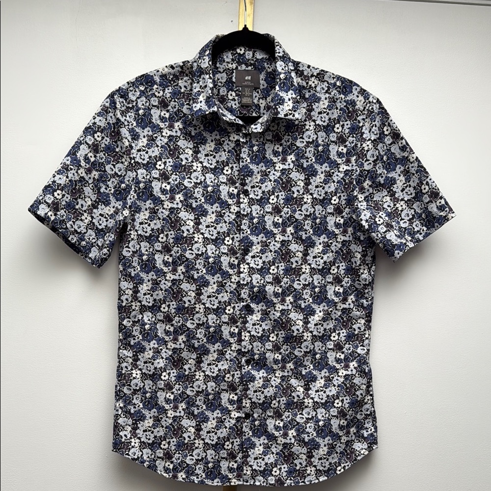 H&M Blue, Purple, and White Casual/Formal Floral Button Down Shirt